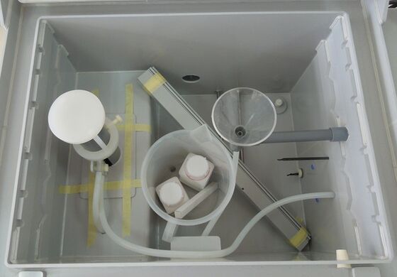 लैब पीवी साल्ट स्प्रे परीक्षक साल्ट स्प्रे जंग परीक्षण चैंबर मशीन फोटोवोल्टिक मॉड्यूल साल्ट स्प्रे एजिंग परीक्षण उपकरण